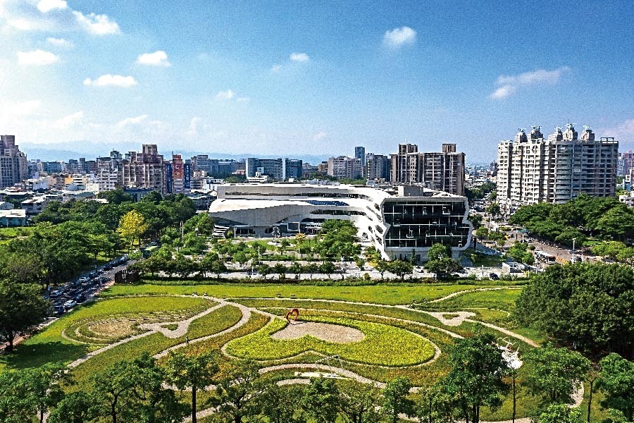 國圖館距離社區2分鐘車程。