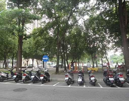 近一中商圈體大中技大面窗(含網路第四台) - Image 3