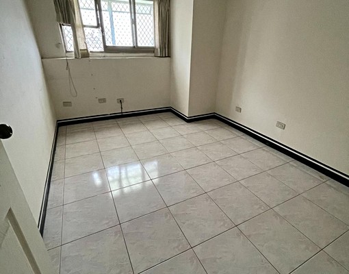 東區近南紡超大坪數一層一戶樓中樓 - Image 3