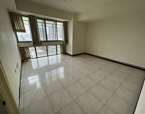 東區近南紡超大坪數一層一戶樓中樓 - Image 4