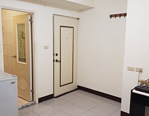 興南路一段93巷近捷運站套房出租 - Image 4