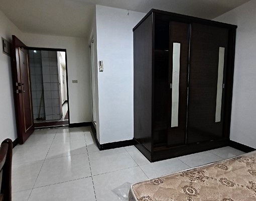 鄰近丹鳳及輔大捷運站,獨立套房不受干擾。限女性入住 - Image 1