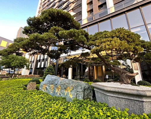 免仲介費~亞灣區~海景~大四房+雙平面車位 - Image 1