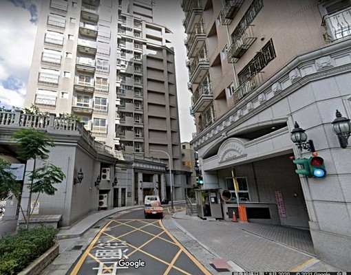新歐洲社區坡道平面車位出租含管理費 - Image 4