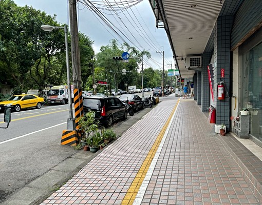 安康路新加坡面寬樓中樓大一樓 - Image 2