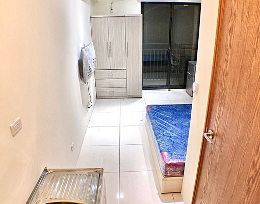 獨洗落地窗陽台｜流理台｜室內車｜電梯含網路第四台管理費｜中華 - Image 2