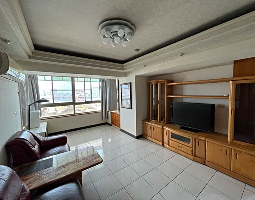 成大長榮中學銀行大樓警衛家具齊 - Image 1