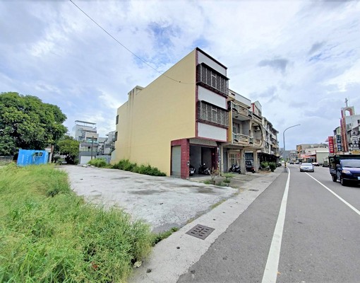 超大地坪~前路後巷~店住皆適合~有大空地~可停多台汽車 - Image 1