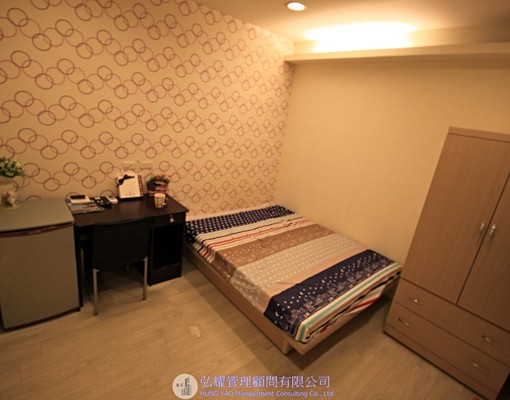 雙連捷運站出口，附家具家電精緻套房 - Image 1
