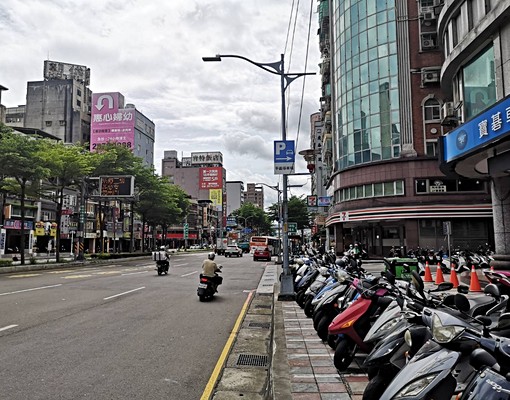 近中興橋B1大車位. - Image 1