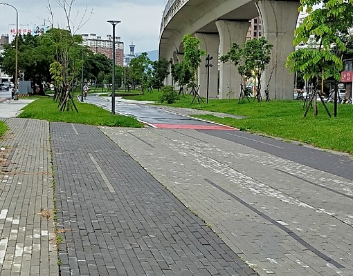近中山醫,綠空廊道旁,優質套房限女生。 - Image 2
