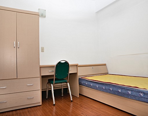 捷運板站新埔站致理5分鐘,清淨雅房/限女 - Image 1