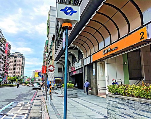 對外窗,精緻套房近捷運菜寮站 - Image 7