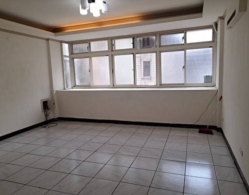 免费重陽路一段2樓35坪3房1廳1陽台2萬5 - Image 1