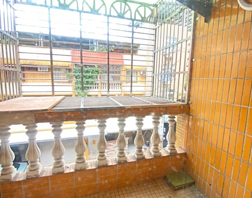 大業商圈♠稀有四房透天♠門口可停車♠機能好 - Image 8