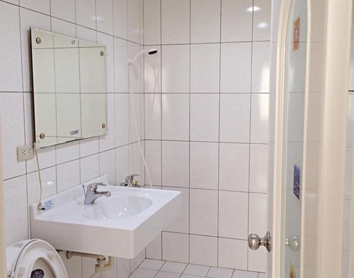 成大林森全新裝潢電梯超大套房出租 - Image 2