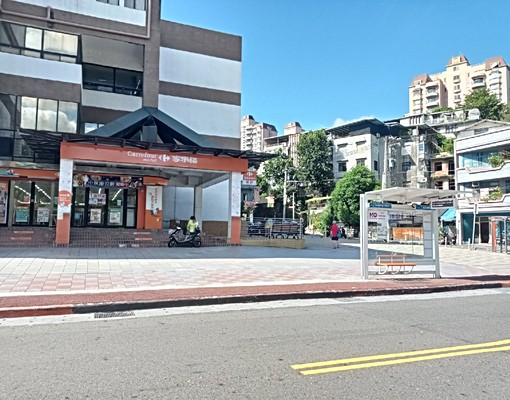 奇岩重劃區芳鄰頂家大套(限女)含水電瓦斯 - Image 2