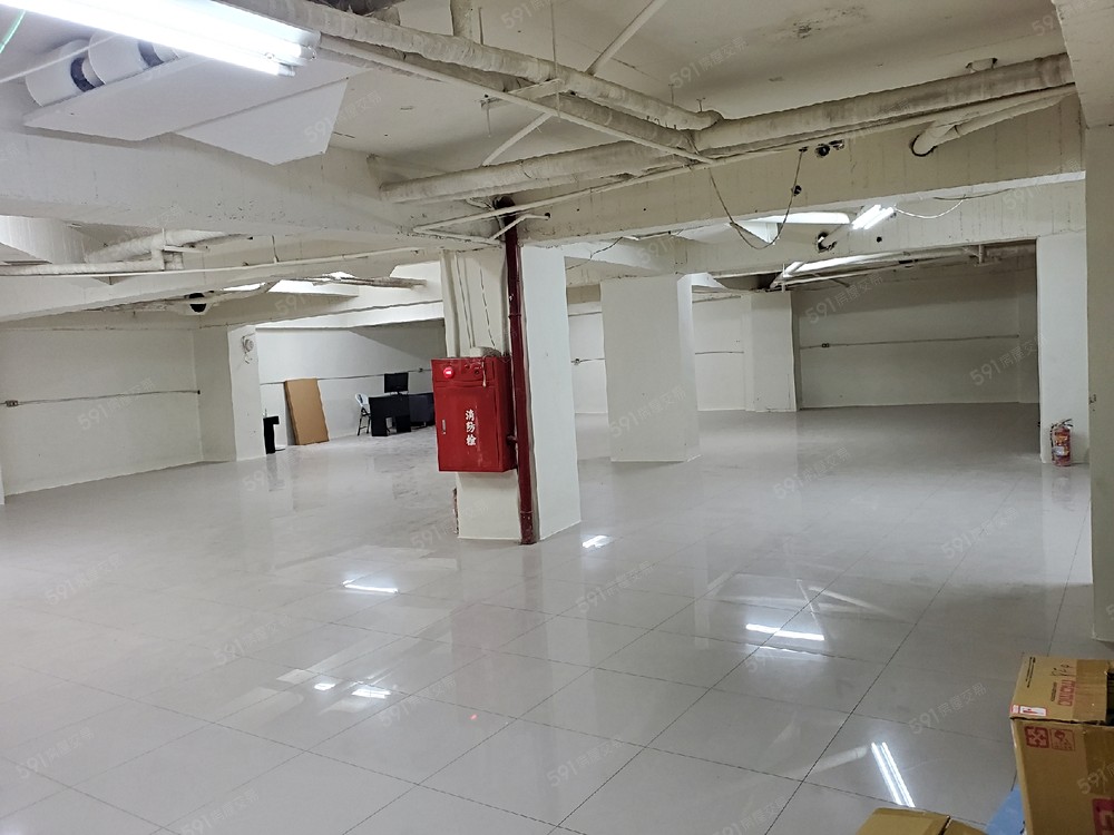 鋪60cm*60cm拋光石英磚
氣派好整理