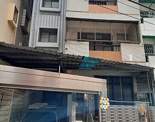 文山特區全棟透天適合行政辦公倉儲~可報稅。仲介勿擾 - Image 1