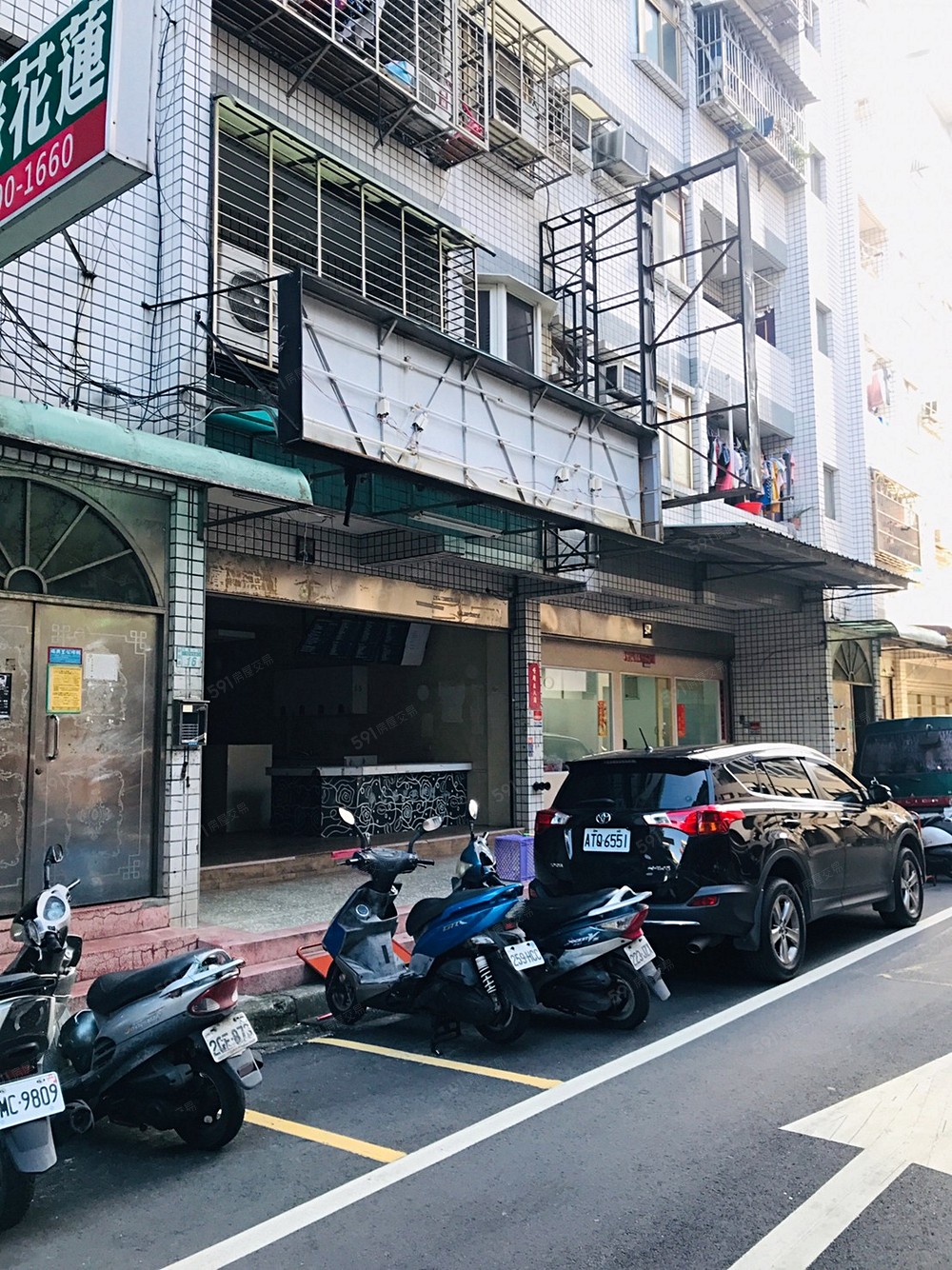 店面側照和街景