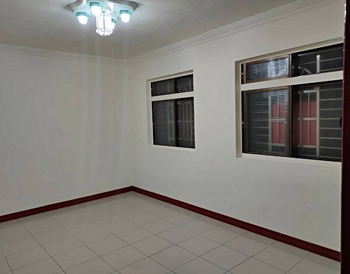 近新莊捷運站透天1F出租 - Image 2