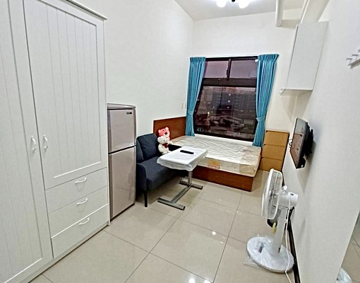 (預約看屋請來電)府中捷運九成新獨立套房 - Image 1