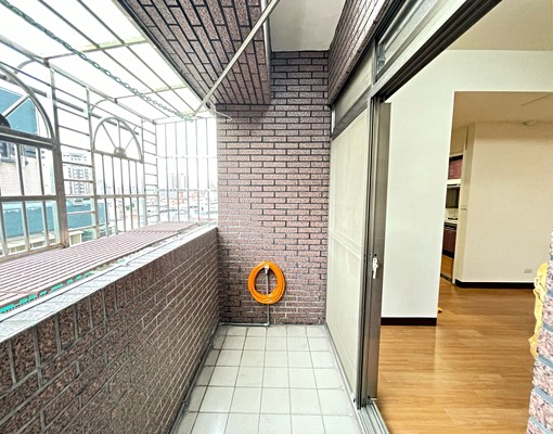 近新莊捷運站2房邊間皆有窗/前陽台/免管理費/附家俱及第四台 - Image 8
