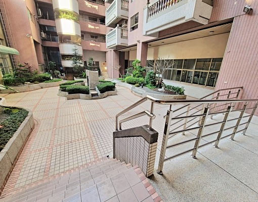 🍎五期大墩商圈三房平面車位+2機車位家俱全 - Image 4