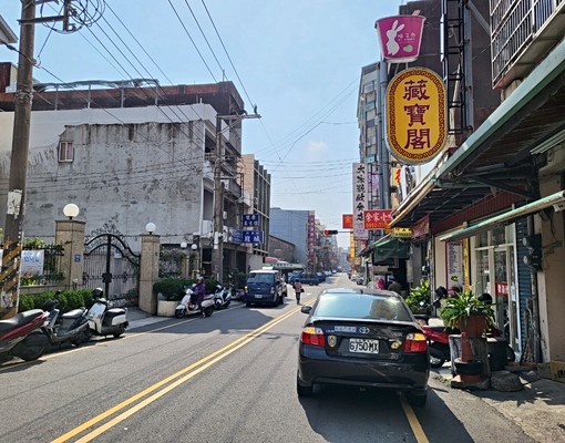設備齊全包網路獨立套房!!搶手8500 - Image 4