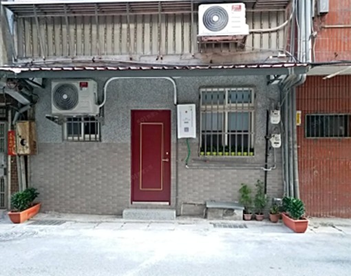 [稀有]一樓獨立門戶+門口有專屬車位 - Image 1