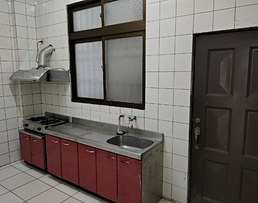 整棟4樓,近中科,前院停車位,喜歡可談,免仲介 - Image 2