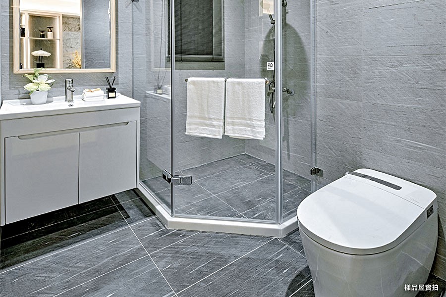 衛浴乾濕分離，配備德瑞克SMARTIII全自動馬桶