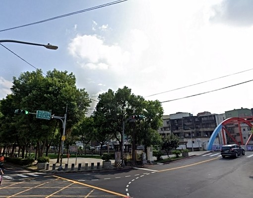 火車站前建地