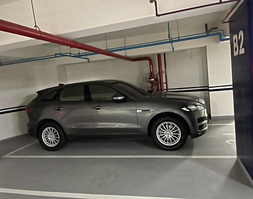 優質管理的平面停車位(車位出租) - Image 1
