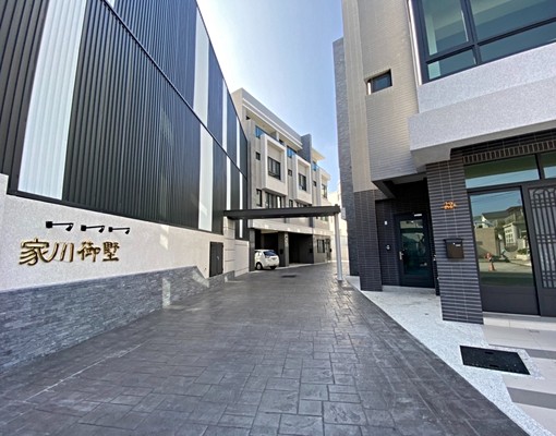 北勢國小旁輕屋齡四套房美透天 - Image 2