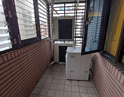 劍潭捷運優質四房名邸.屋況佳.出入便利 - Image 5