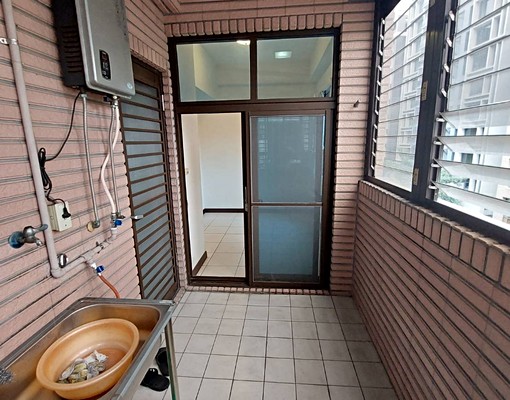 劍潭捷運優質四房名邸.屋況佳.出入便利 - Image 6