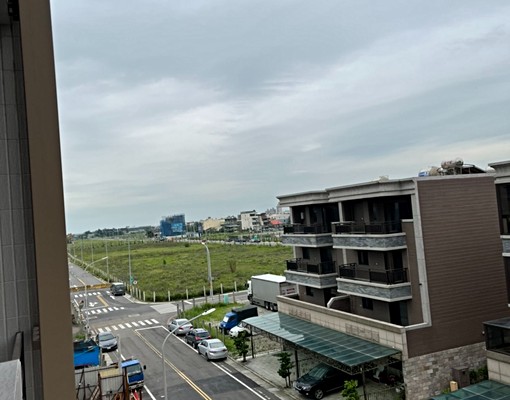 全新草漯樸建築大套房附家具家電,附機車車位,可申請社會住宅 - Image 2