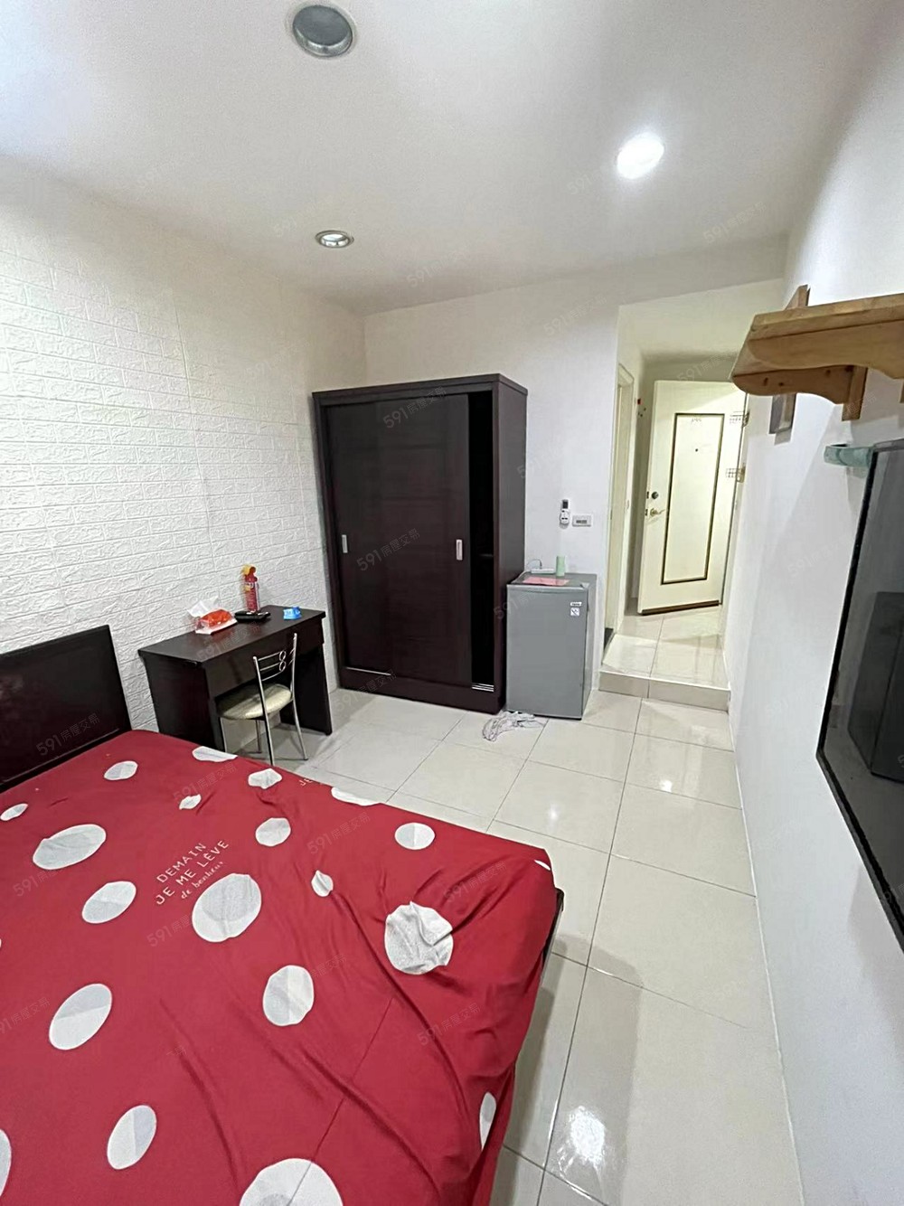 本間有小小玄關,衣櫥空間大