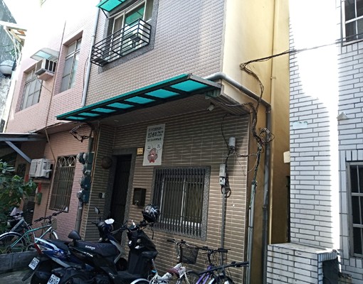 高醫大學美套房,鬧中取靜,可短租 - Image 1