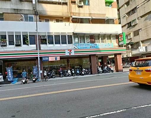信義國小捷運站附近 - Image 11