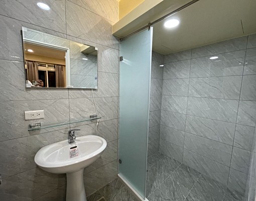 藝文蛋黃區精美獨立洗衣機陽台沙發套房 - Image 3