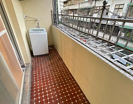 藝文蛋黃區精美獨立洗衣機陽台沙發套房 - Image 7