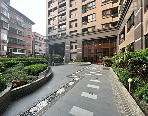 捷運景文站玖宜御林園景觀全新方正漂亮兩房 - Image 1