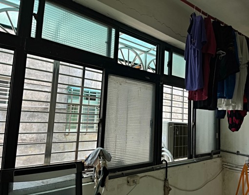 優質套房,樓下就公車站牌跟超商,通勤方便 - Image 7