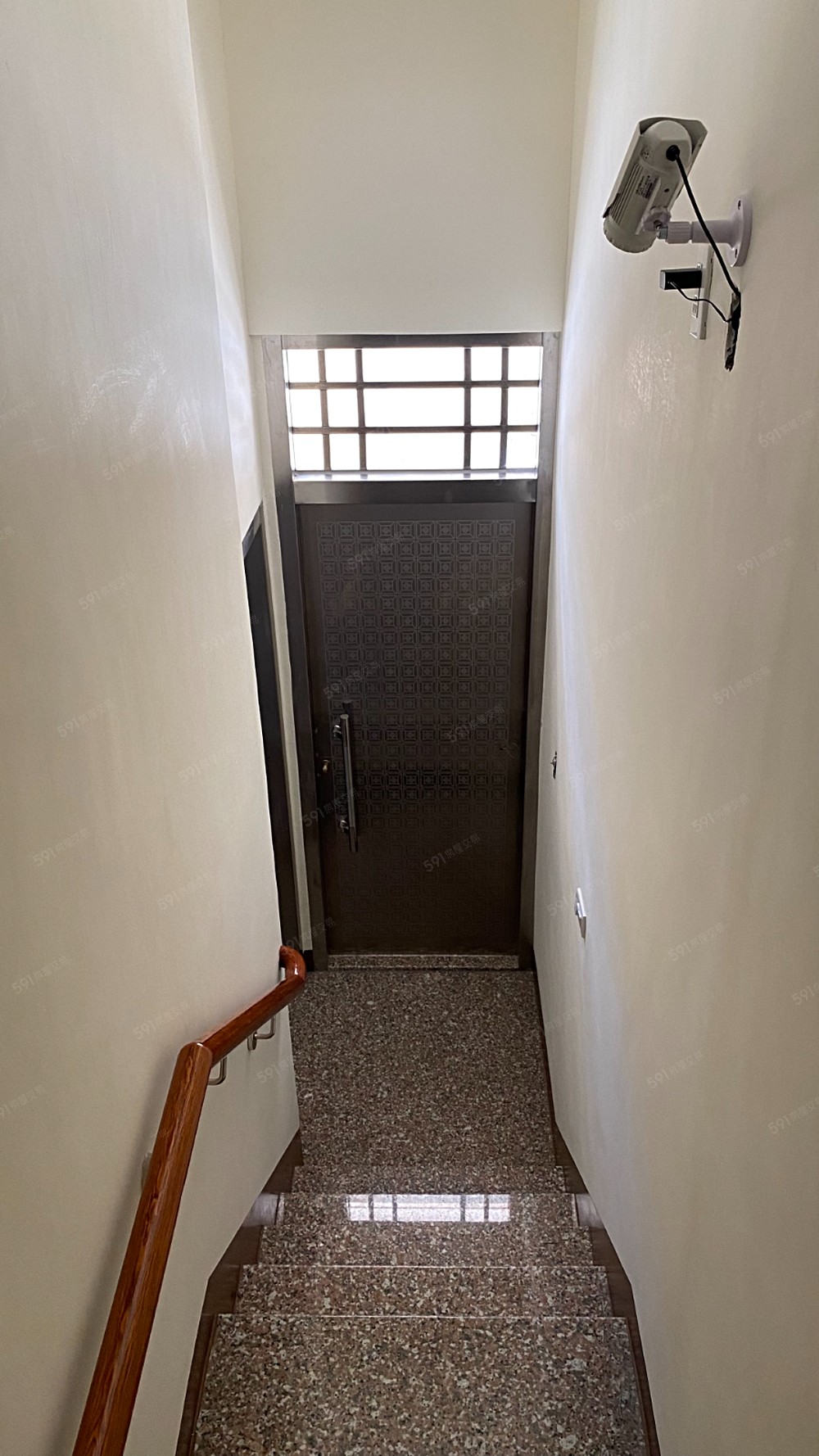 獨立出入口,不與一樓相同