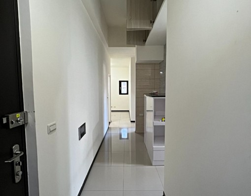 屋主自租免仲介費✨中園國小正對面✨精裝兩房✨含車露臺戶✨ - Image 3