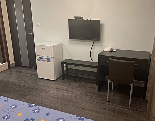 捷運鳳山西站（家樂福-鳳山店旁）；一層一戶獨立套房 - Image 2