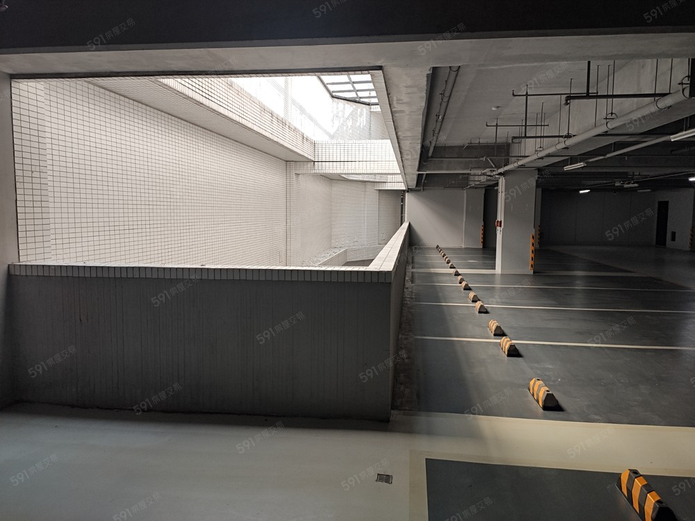 設置大天井,採光及通風優良