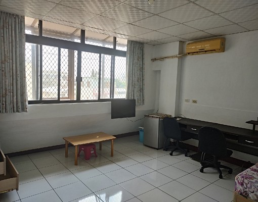 大套房出租，採光佳，附電視冰箱洗衣機 - Image 2